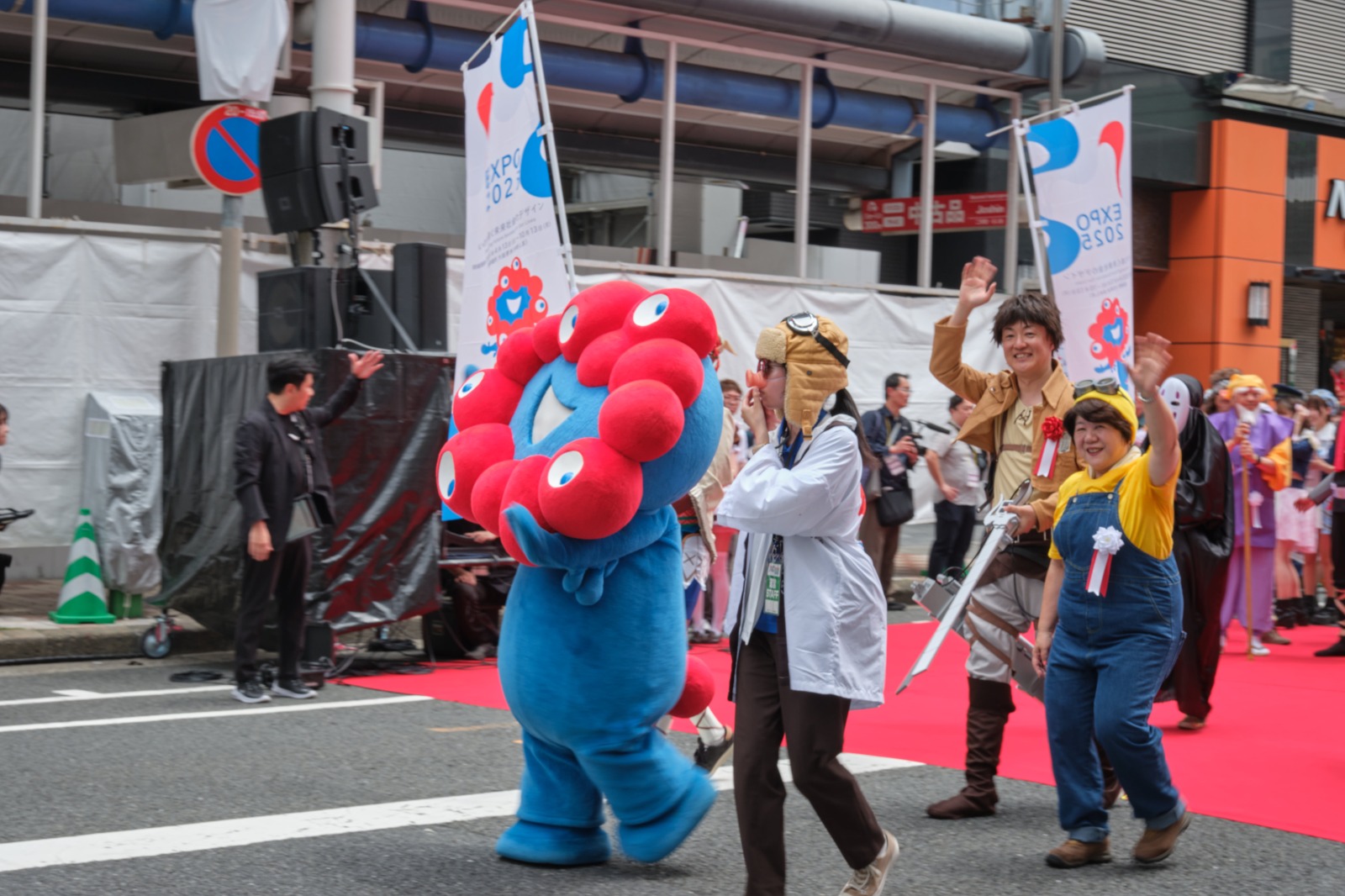 日本人もインバウンドもミャクミャクも参加した「日本橋ストリート 