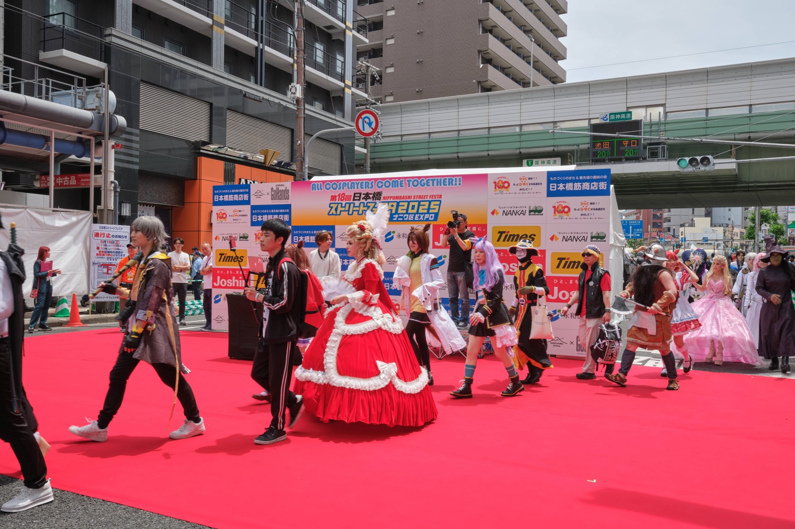 日本人もインバウンドもミャクミャクも参加した「日本橋ストリート 